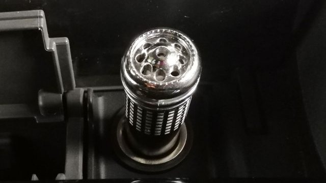 معطر هواء للسيارة للتخلص من الروائح غير المرغوبة Cropped