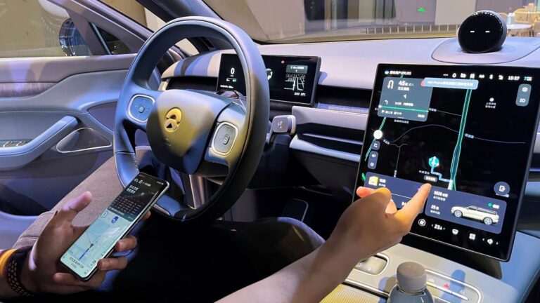 2023-09-21T064502Z_1192133154_RC2UC3AVBWPQ_RTRMADP_3_CHINA-NIO-PHONE Cropped